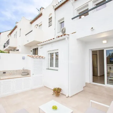 E1 Desk Private Patio Terrace Barbecue Villa *